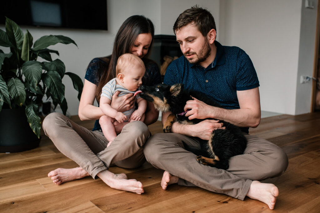 Focení miminka doma štěně a miminko